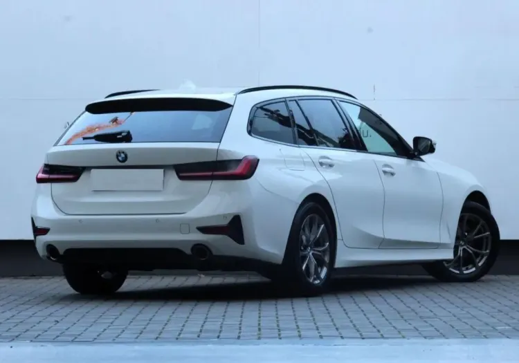 BMW Seria 3 320i sport-aut