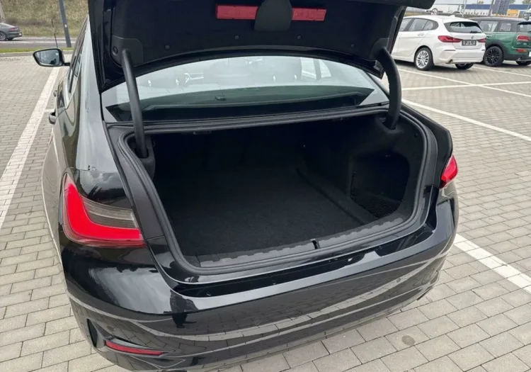 BMW Seria 3 318i aut