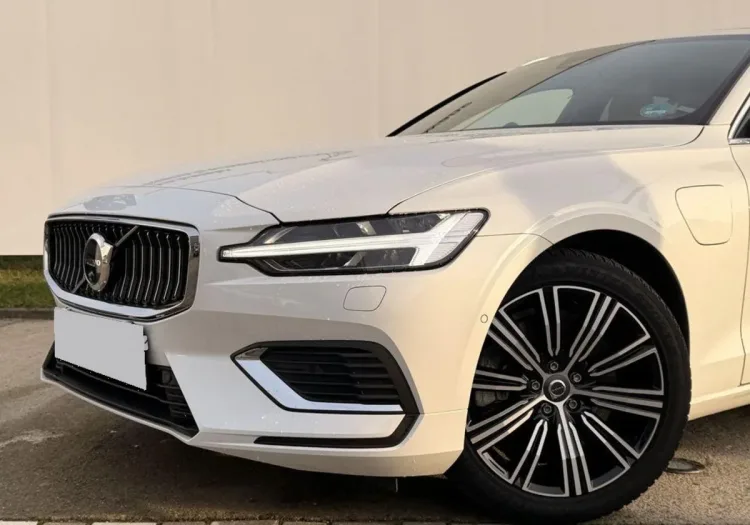 Volvo V60 V60 T6 AWD Plug-In Hybrid Ultra Bright aut