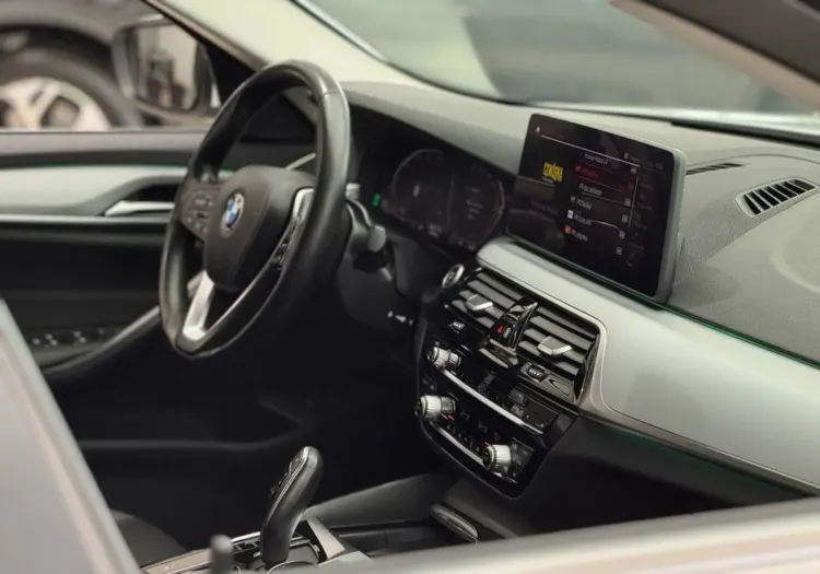 BMW Seria 5 520i mHEV aut