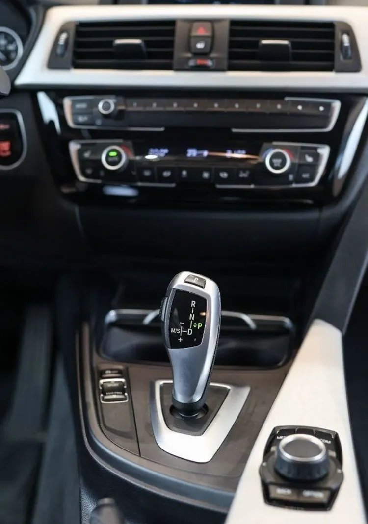 BMW Seria 3 318d Sport Line aut