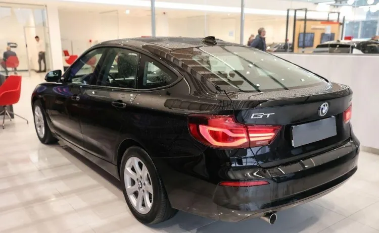 BMW Seria 3 318d Sport Line aut