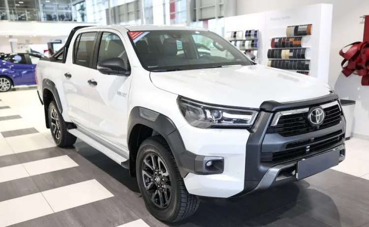 Toyota Hilux Hilux 2.8 D-4D Double Cab Invincible 4x4 aut