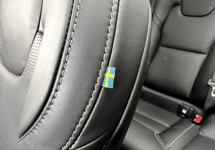 Volvo XC 60 XC 60 T8 Plug-In Hybrid AWD Ultra Dark aut