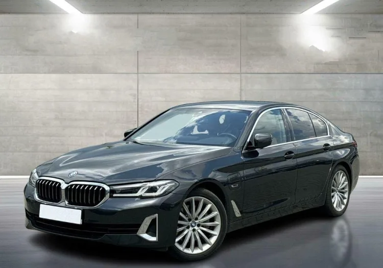 BMW Seria 5 530e xDrive Luxury Line aut
