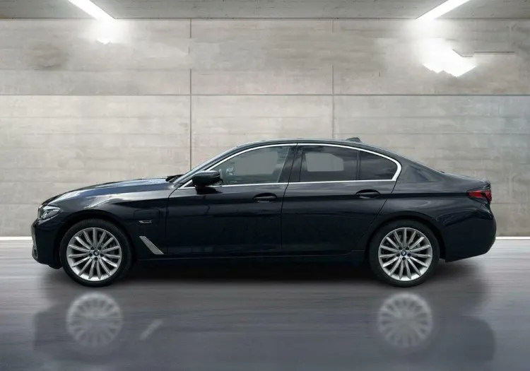 BMW Seria 5 530e xDrive Luxury Line aut