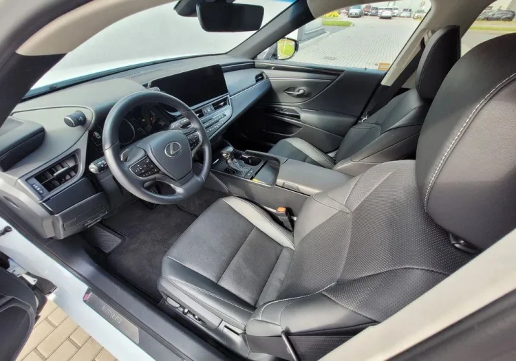Lexus ES ES 300h F Sport Design