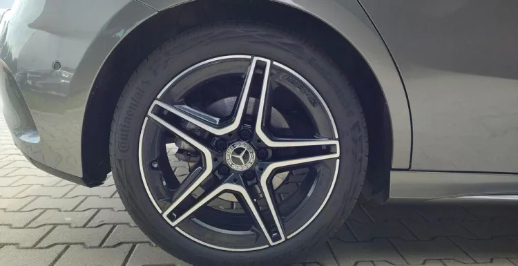 Mercedes-Benz Klasa A A 220 4-Matic AMG Line 8G-DCT
