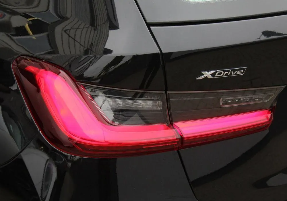 BMW Seria 3 320d xDrive Advantage aut