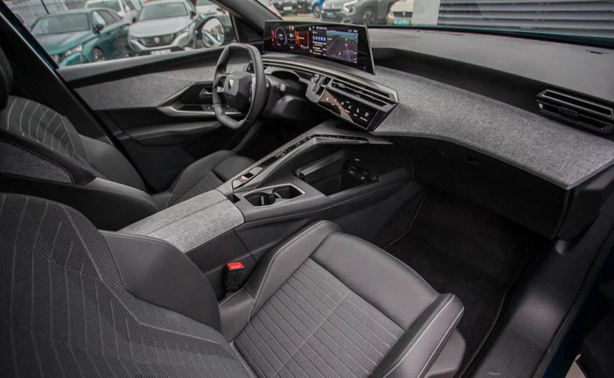 Peugeot 3008 3008 1.2 PureTech mHEV Allure S&S e-DCS6