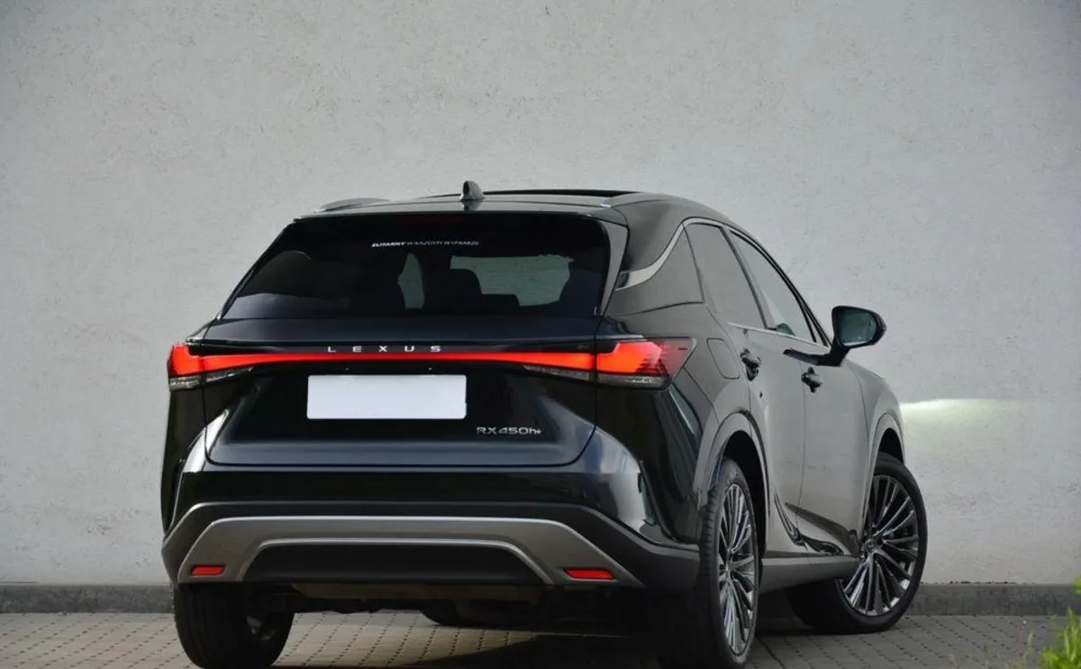 Lexus RX RX 450h+ Omotenashi