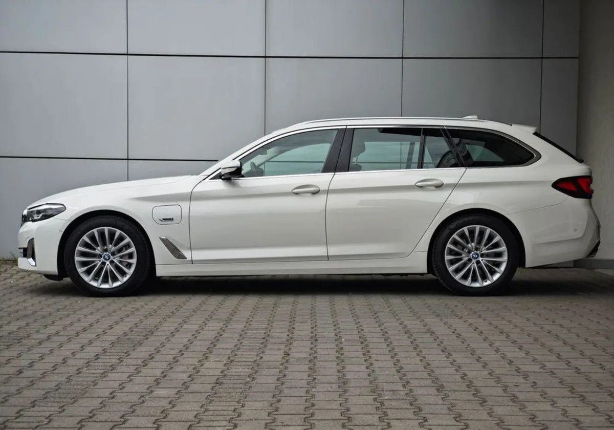 BMW Seria 5 530e xDrive Luxury Line aut