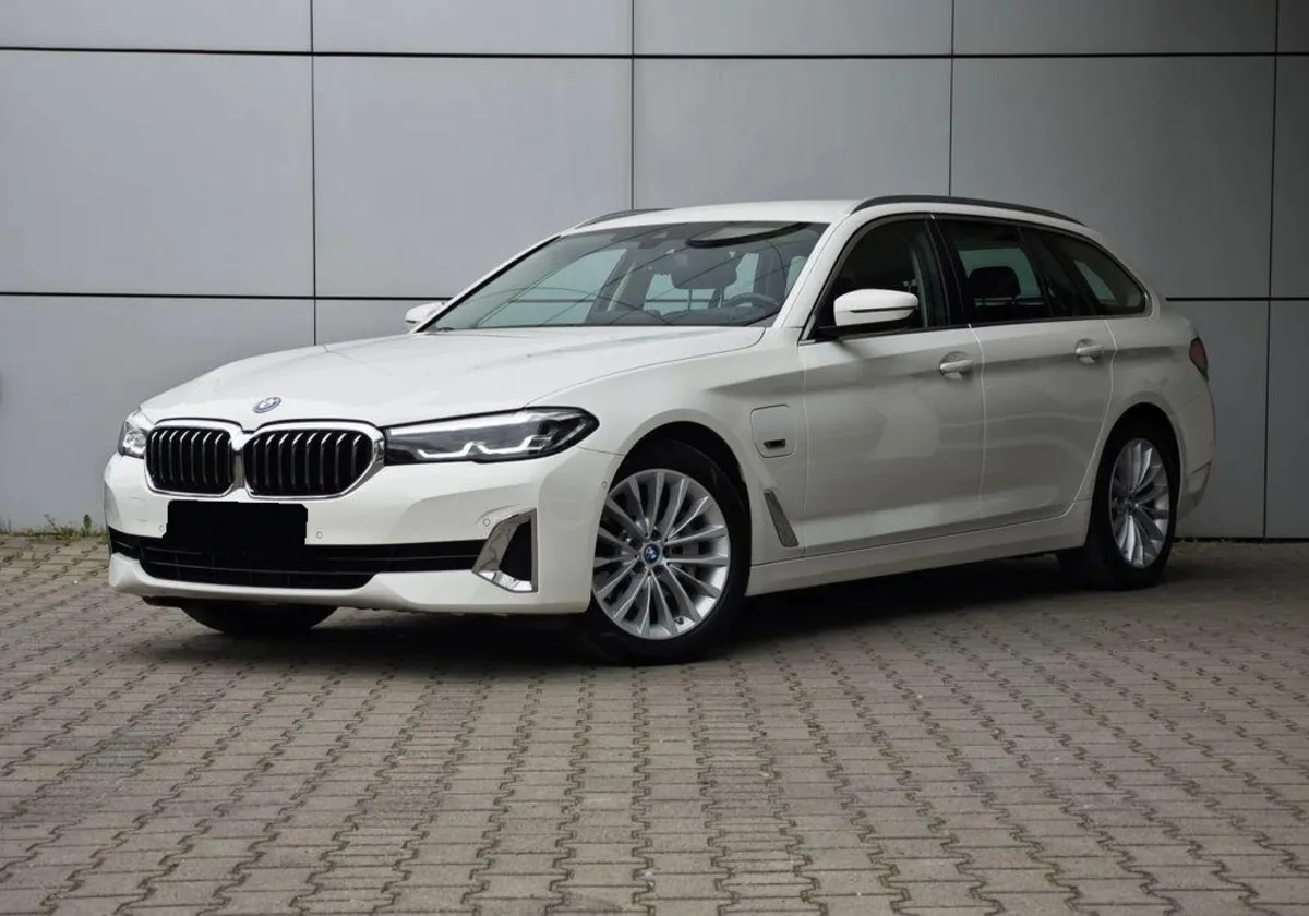 BMW Seria 5 530e xDrive Luxury Line aut