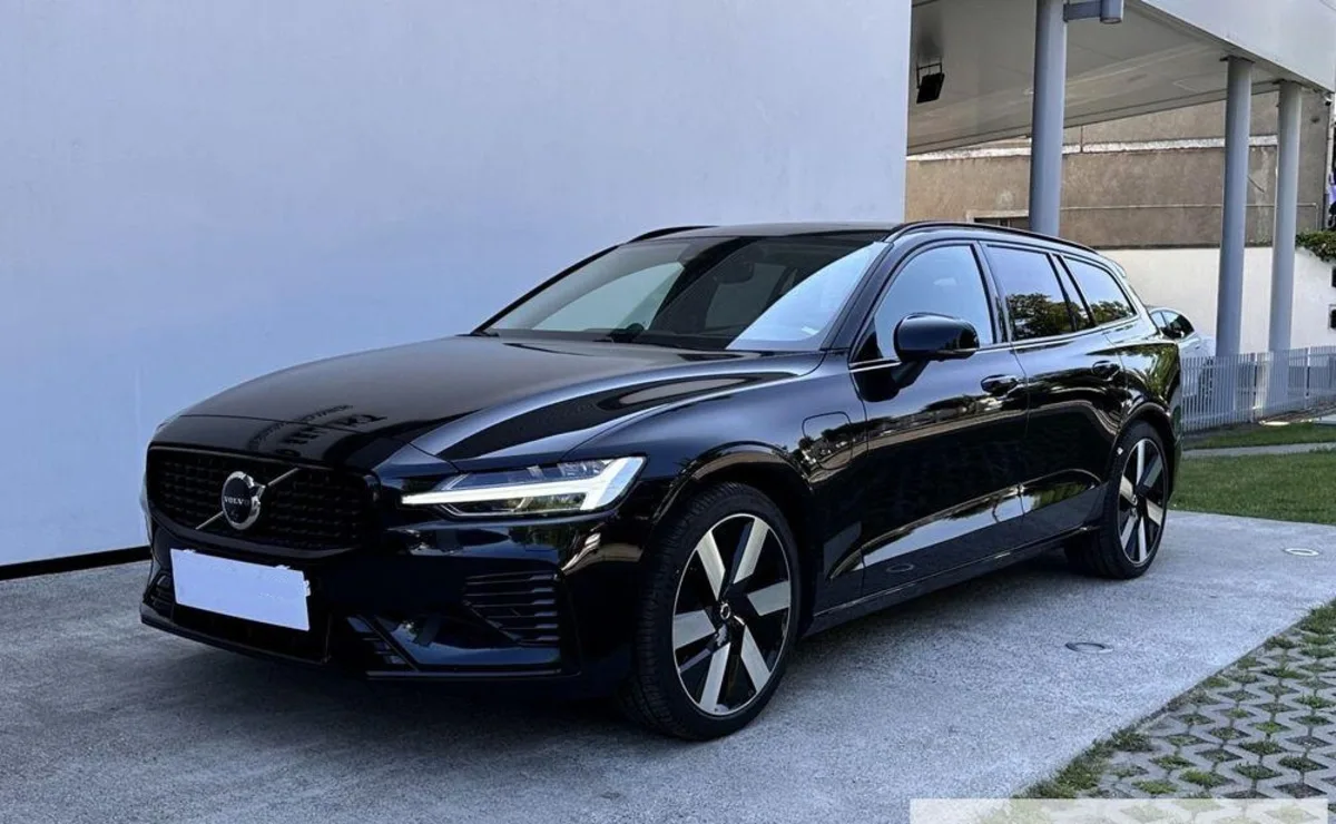 Volvo V60 V60 T6 AWD Plug-In Hybrid Ultra Dark aut