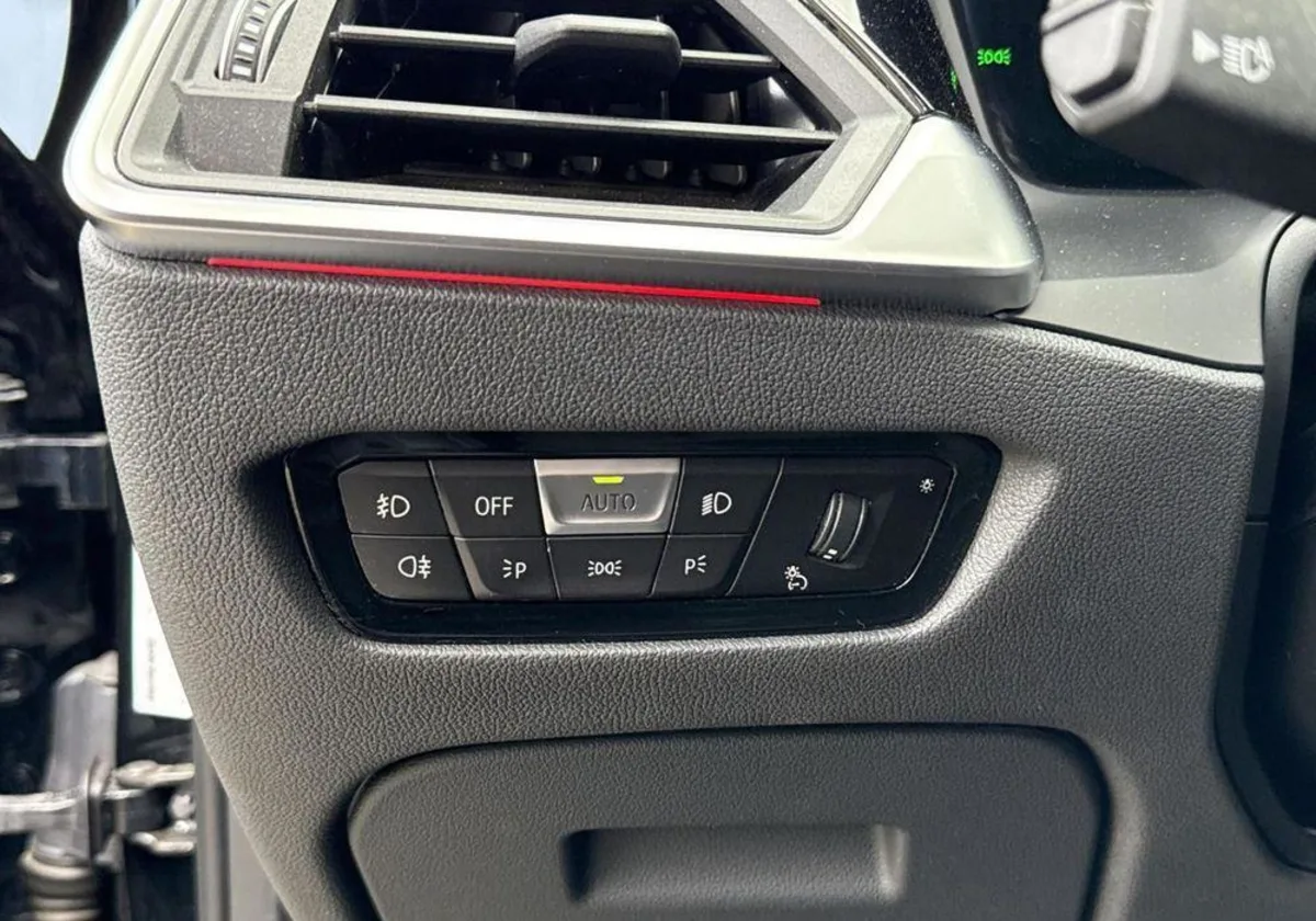 BMW Seria 3 320i Sport Line aut