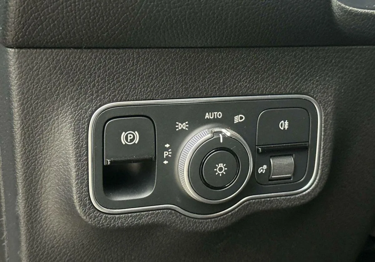 Mercedes-Benz GLB GLB 200 Progressive 7G-DCT