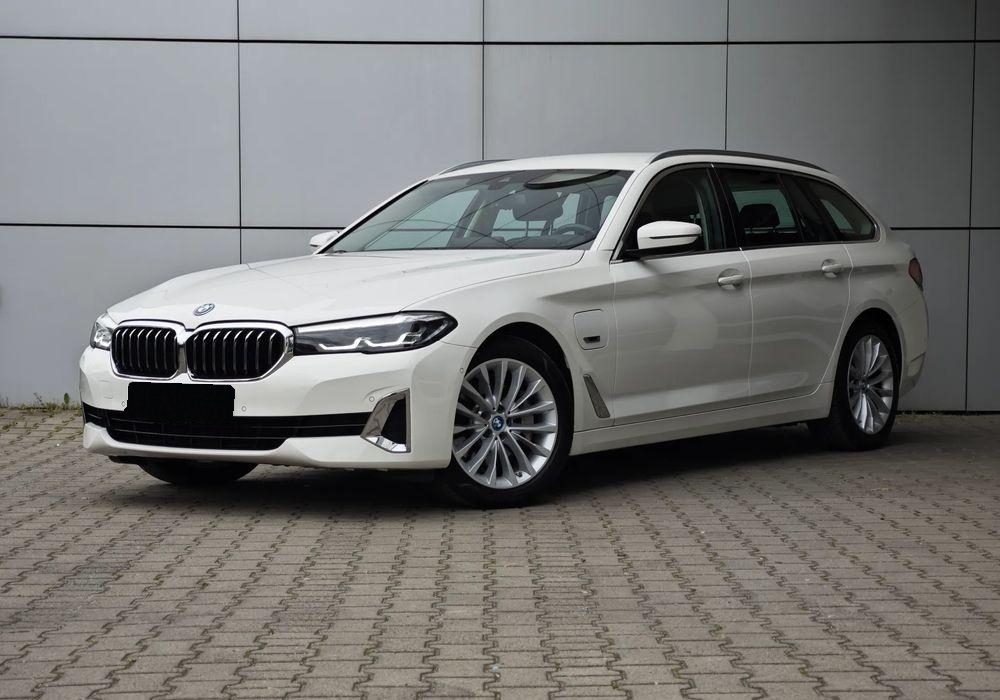 BMW Seria 5 530e xDrive Luxury Line aut