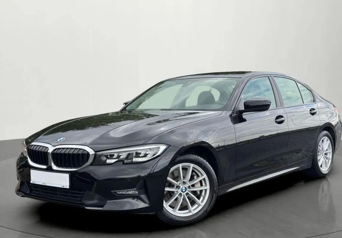BMW Seria 3 330i xDrive Advantage aut