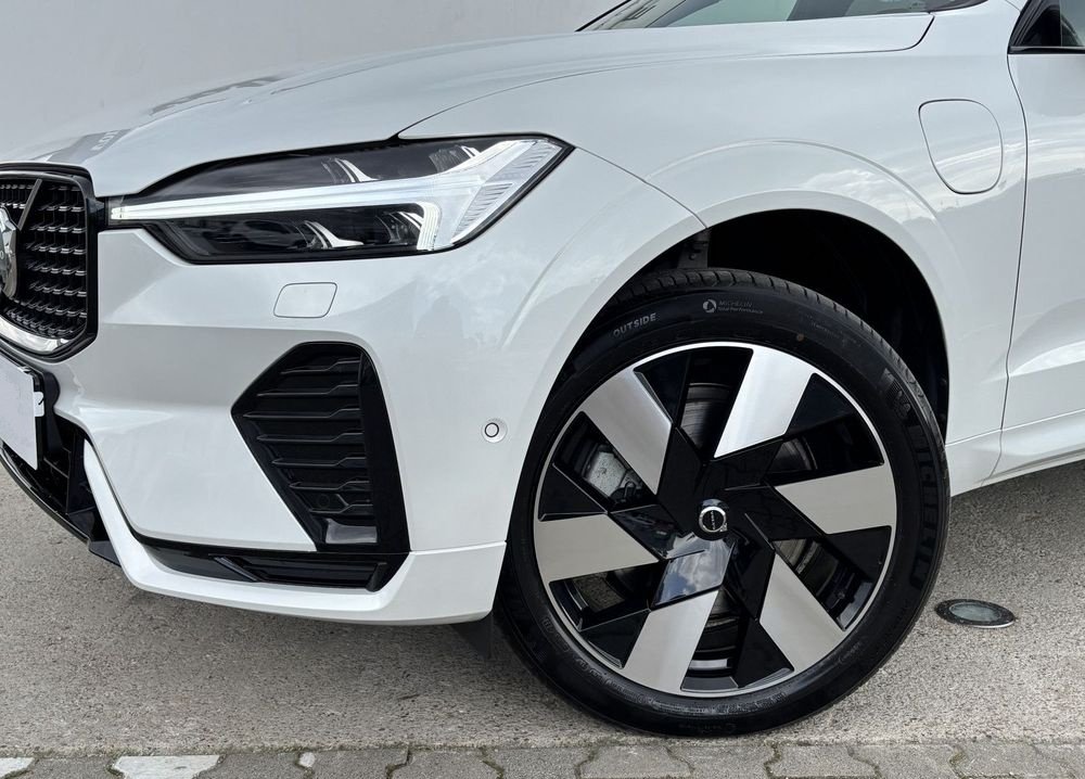 Volvo XC 60 XC 60 T6 Plug-In Hybrid AWD Plus Dark aut