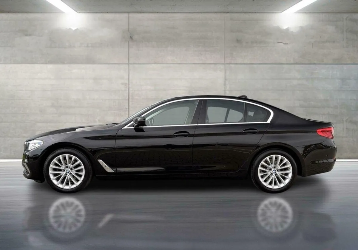 BMW Seria 5 520d xDrive Luxury Line aut