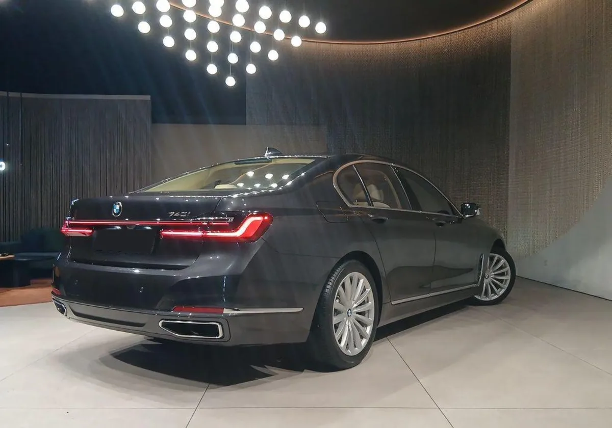 BMW Seria 7 740i sport-aut