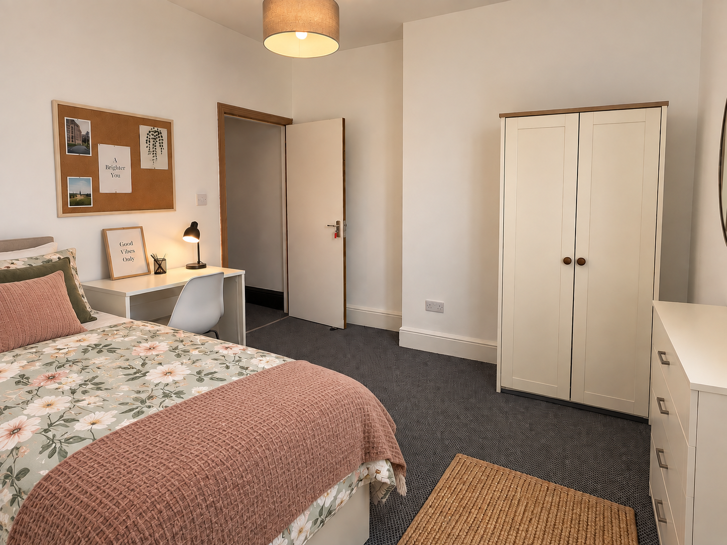 First-floor room within a spacious five-bedroom HMO on Moss Lane East, Manchester, M14 4PX.