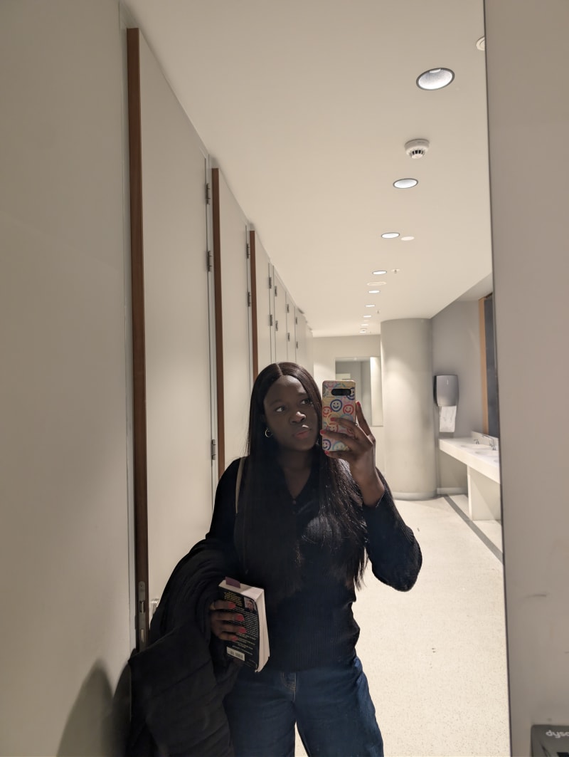 Olufunke Moronfolu taking a mirror selfie at WTD meetup in November. Location is OBA Oosterdok café, Amsterdam, Netherlands.
