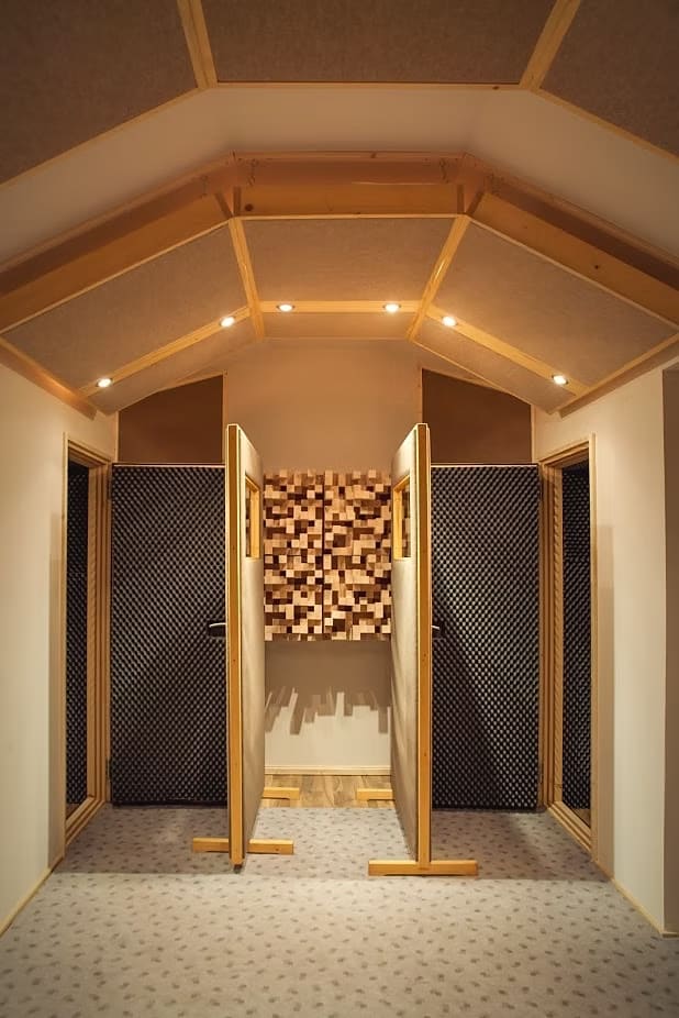 STUDIO MARS - Vhod v kabini