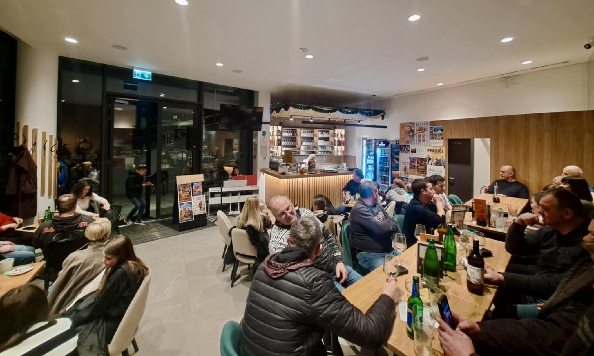 Notranjost Kavarne Škocjan