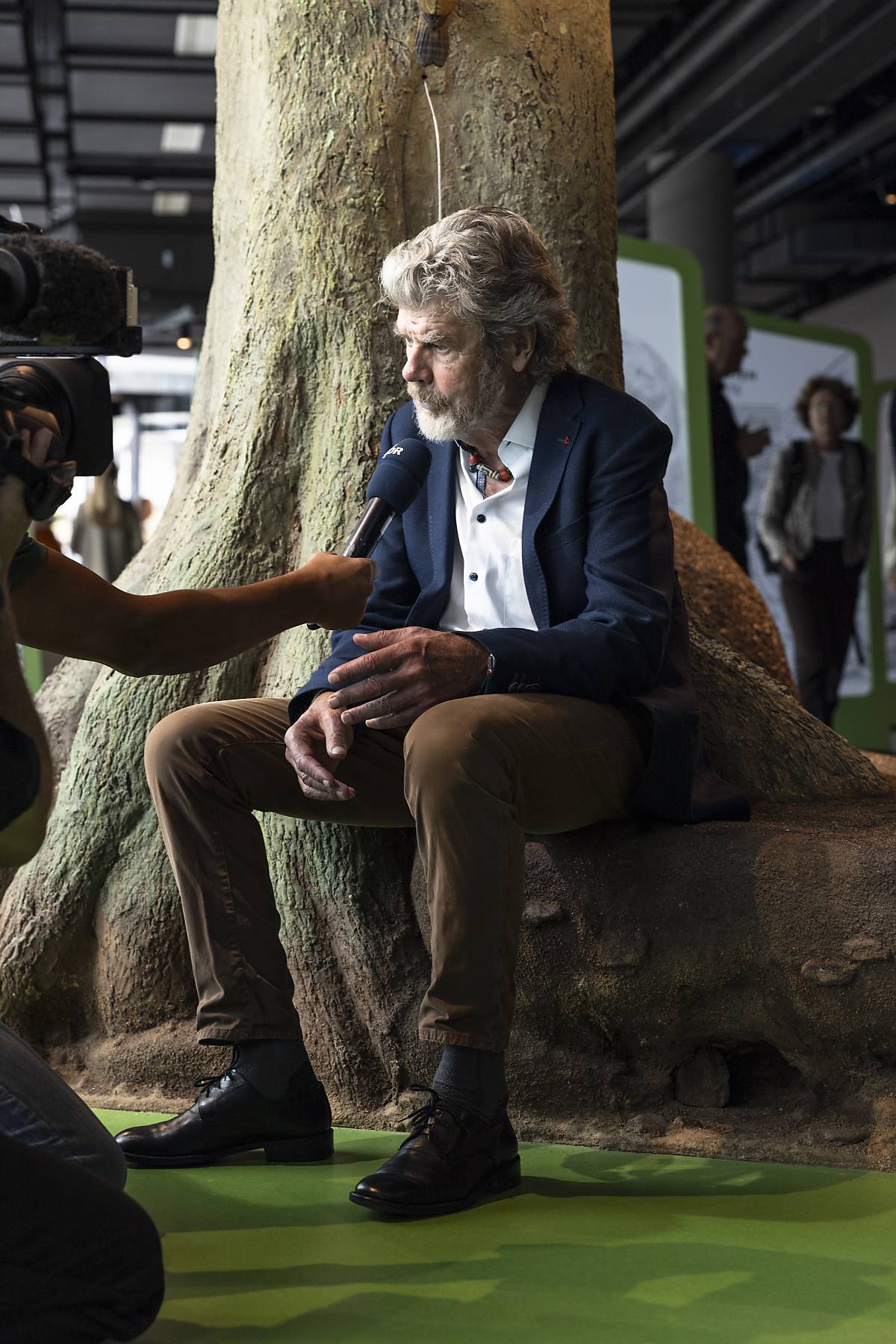 Bergsteigerlegende Reinhold Messner in der Botschaft der Wildtiere