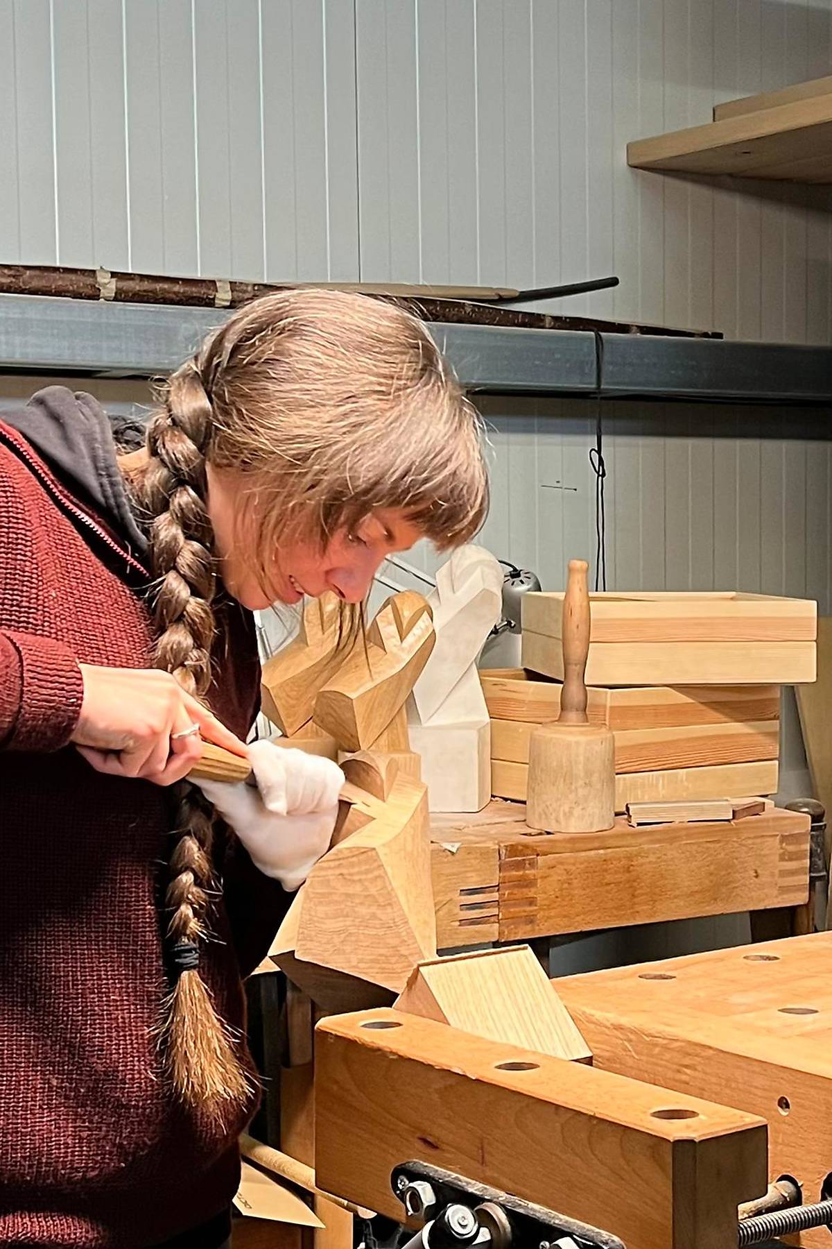 Marthe Boehm in ihrem Atelier in Eckernfoerde