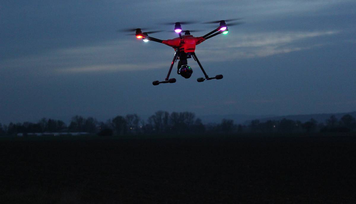 Mit dem Drohnenflug und Wärmebildkamera auf Rebhuhnsuche (Foto: A. Kinser)