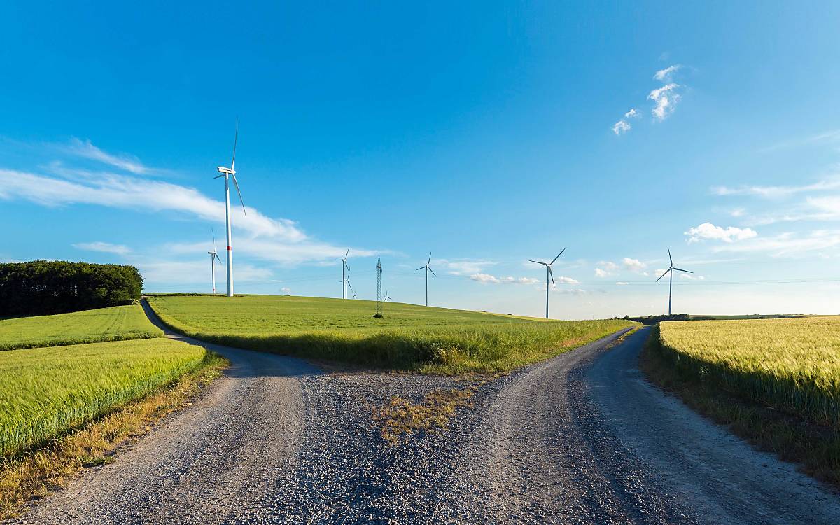 Verzweigter Feldweg im Grünen mit Windrädern im Frühling, Retzstadt, Würzburg, Franken, Bayern, Deutschland, Europa - Bild-ID: 8163565
© imageBROKER.com / Raimund Linke