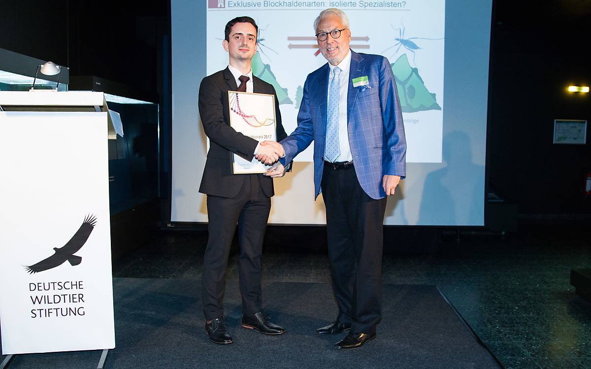 Prof. Dr. Fritz Vahrenholt, Alleinvorstand der Deutschen Wildtier Stiftung mit Robert Klesser, Gewinner des Forschungspreises 2017