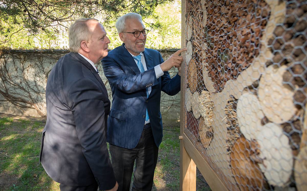 Dr. Till Backhaus, Ministerium für Landwirtschaft und Umwelt Mecklenburg-Vorpommern mit Prof. Dr. Fritz Vahrenholt, Alleinvorstand der Deutschen Wildtier Stiftung.