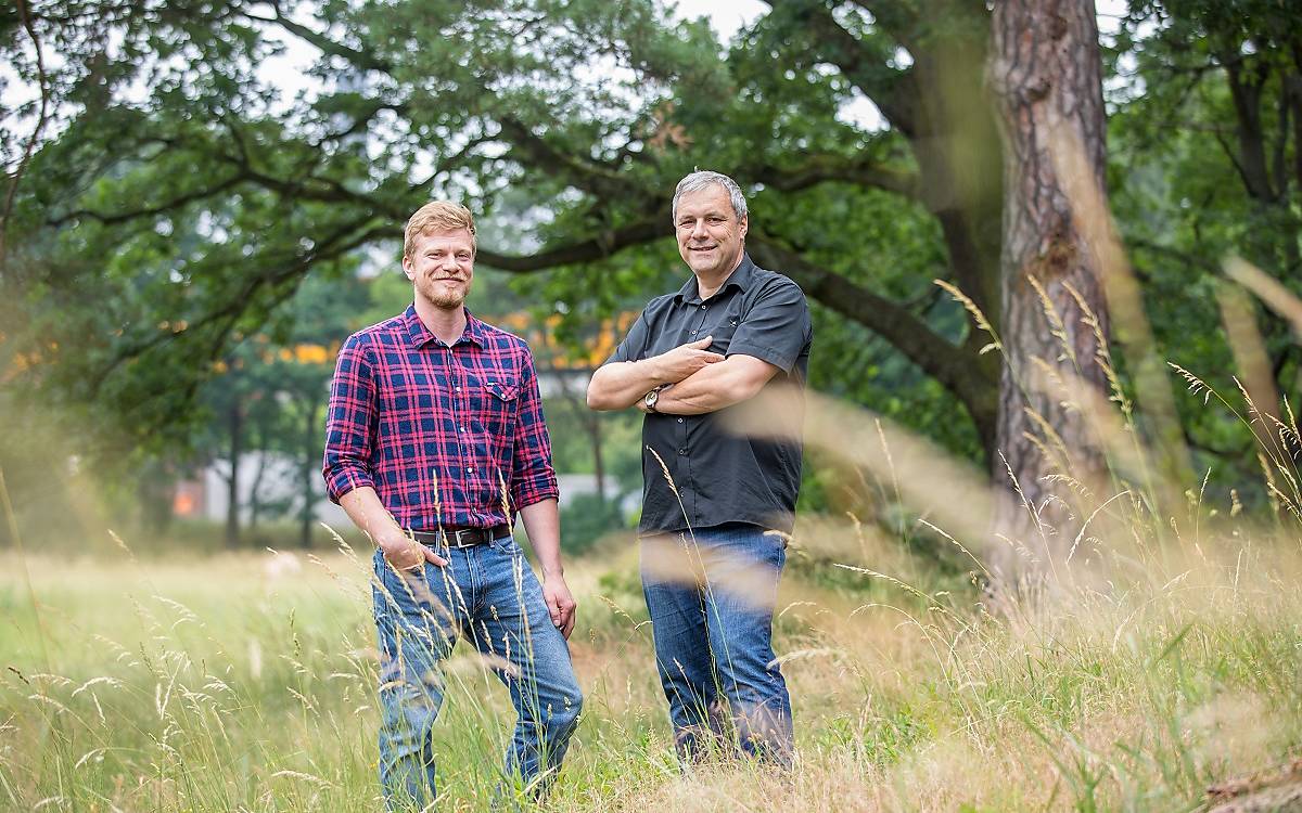 Manuel Pützstück mit Dr. Christian Schmid-Egger, Artenschutz Deutsche Wildtier Stiftung.