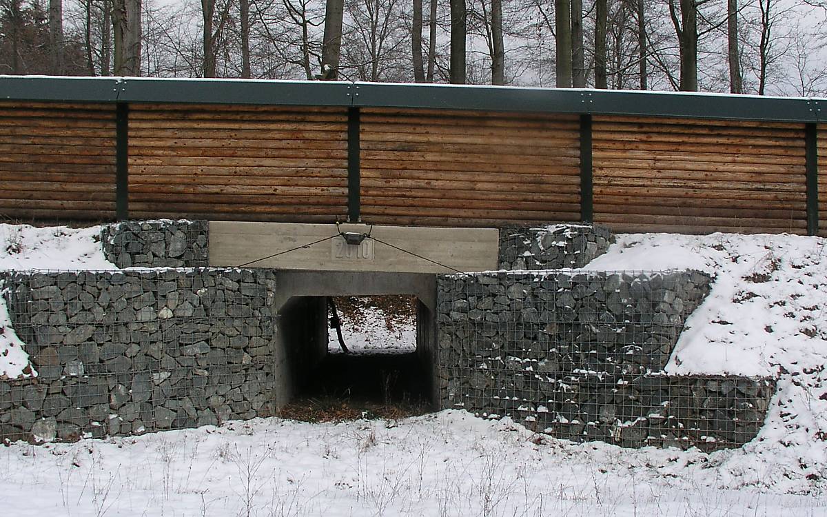 Querungshilfe mit Sichtschutz