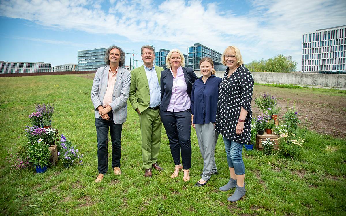 Sie luden ein (v.l.):  BzStR Oliver Schruoffeneger, BA Charlottenburg-Wilmersdorf, Hilmar Freiherr von Münchhausen, Deutsche Wildtier Stiftung, Regine Günther,  Senatorin für Umwelt, Verkehr und Klimaschutz,  BzStr Clara Herrmann, BA Friedrichshain-Kreuzberg und BzStR Sabine Weißler, BA Mitte. Alle Fotos: Stefanie Herbst