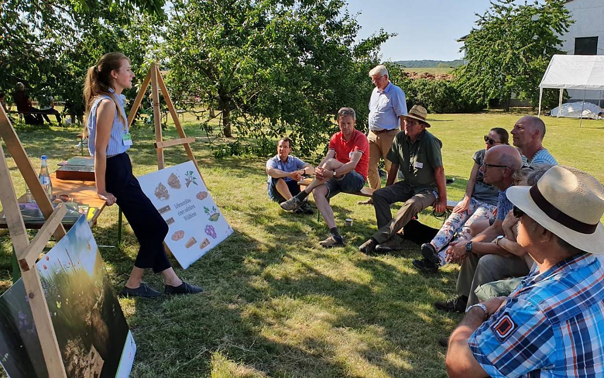 Wildbienenvortrag  auf dem Naturerlebnistag in Klepelshagen - Foto: DeWiSt