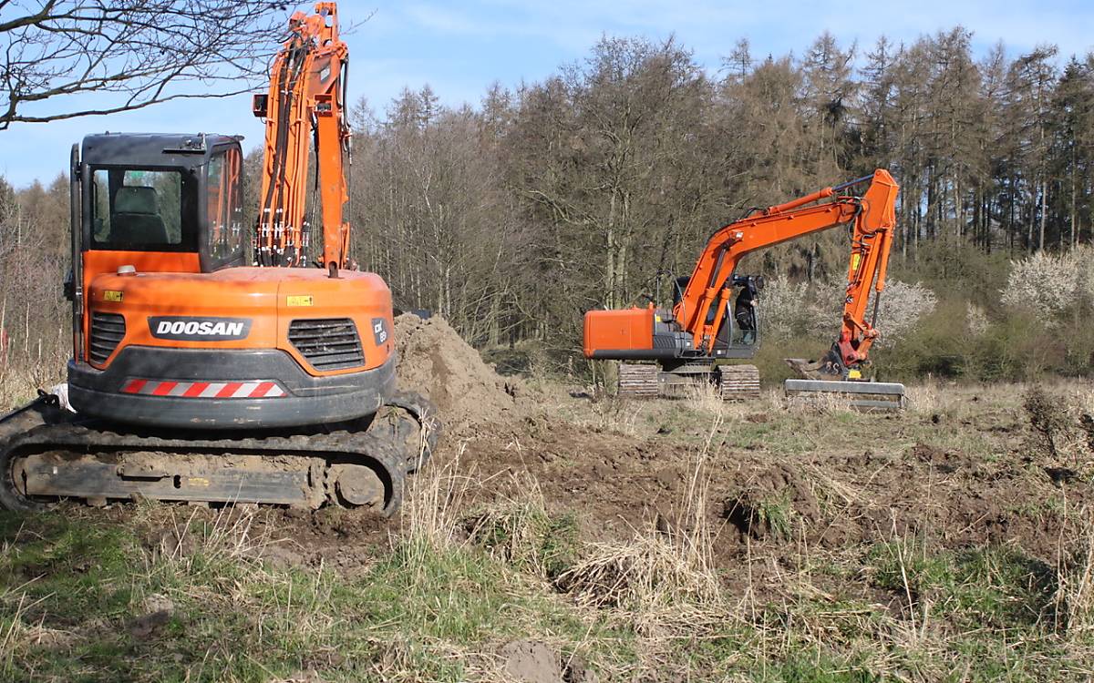 Arbeiten mit schwerem Gerät am Goldbach - Foto: Michael Tetzlaff