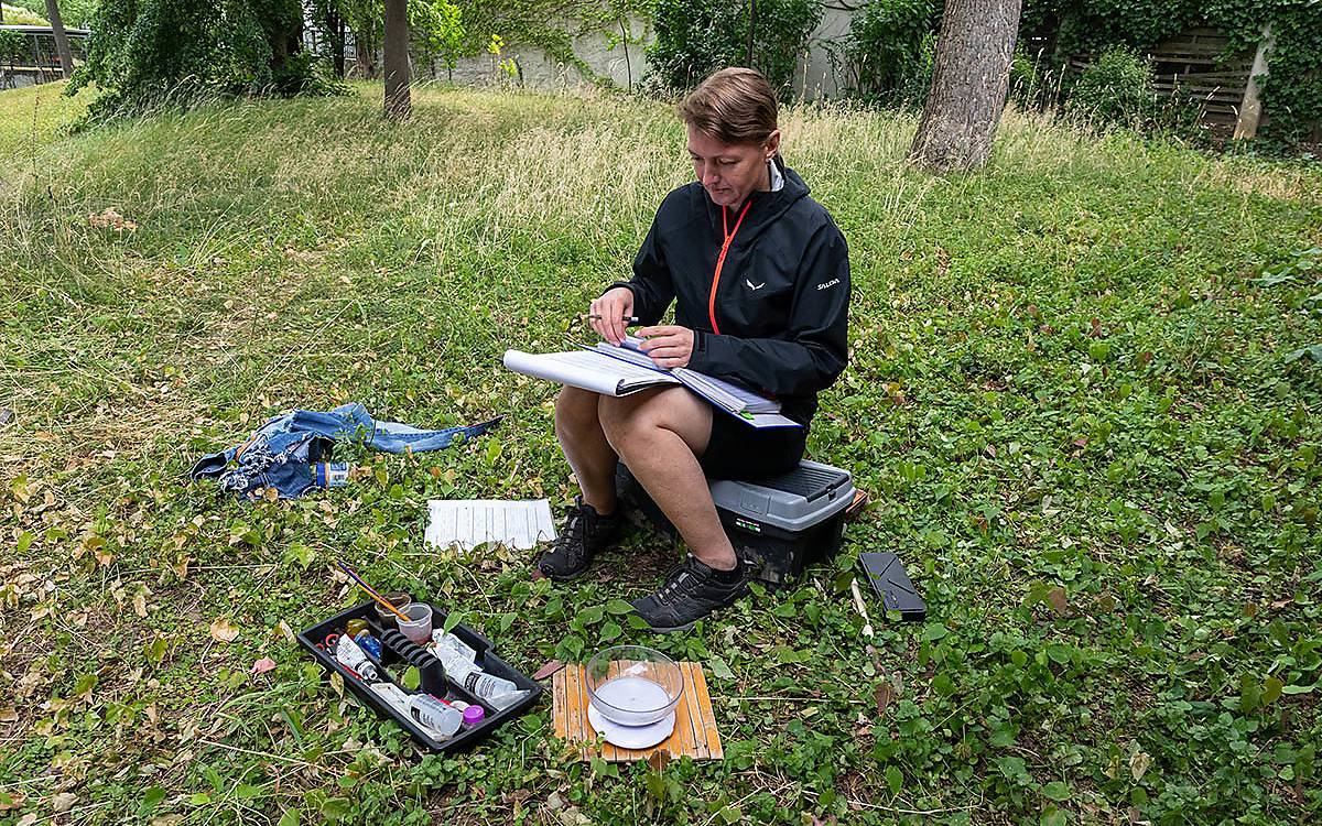 Am Ende checkt  Siutz das Protokoll: Sind alle wichtigen Daten erfasst, ist nichts vergessen? In den kommenden Monaten werden die Daten ausgewertet und die Ergebnisse publiziert. Foto Copyright (c) Christine Sonvilla