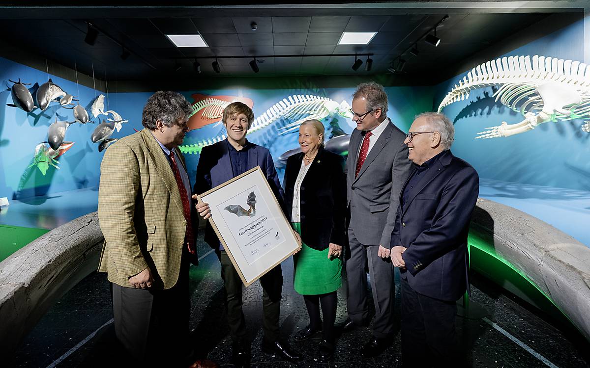 Prof. Dr. Dr. Sven Herzog, Jury-Vorsitzender; Dr. Simon Ripperger; Alice Rethwisch, Stiftungspräsidentin; Prof. Dr. Klaus Hackländer und Dr. Jörg Soehring , Deutsche Wildtier Stiftung (v. links)