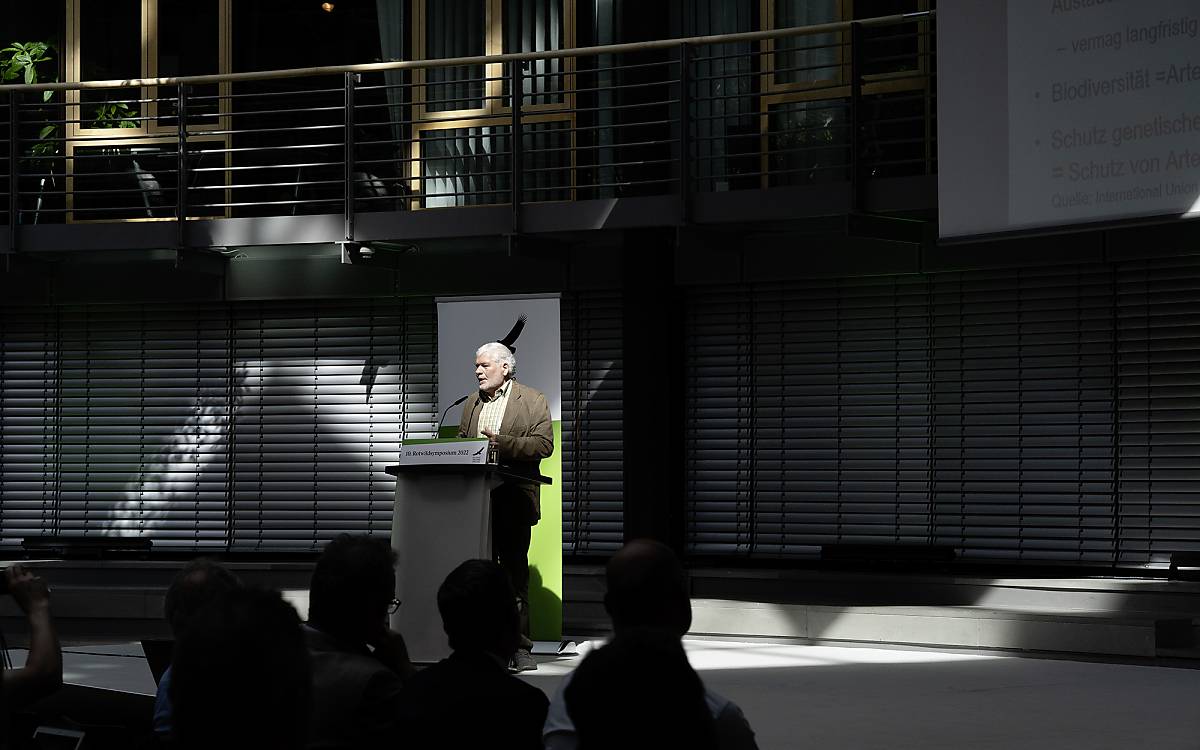 Gerald Reiner unterstrich den dringenden Handlungsbedarf zur Vernetzung von Rotwildlebensräumen.