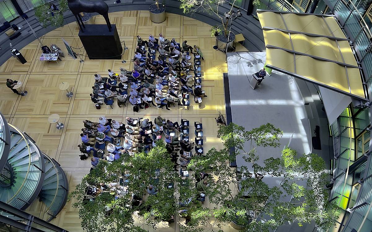 Die Rotunde im Allianz Forum am Brandenburger Tor gab dem 10. Rotwildsymposium den passenden Rahmen.