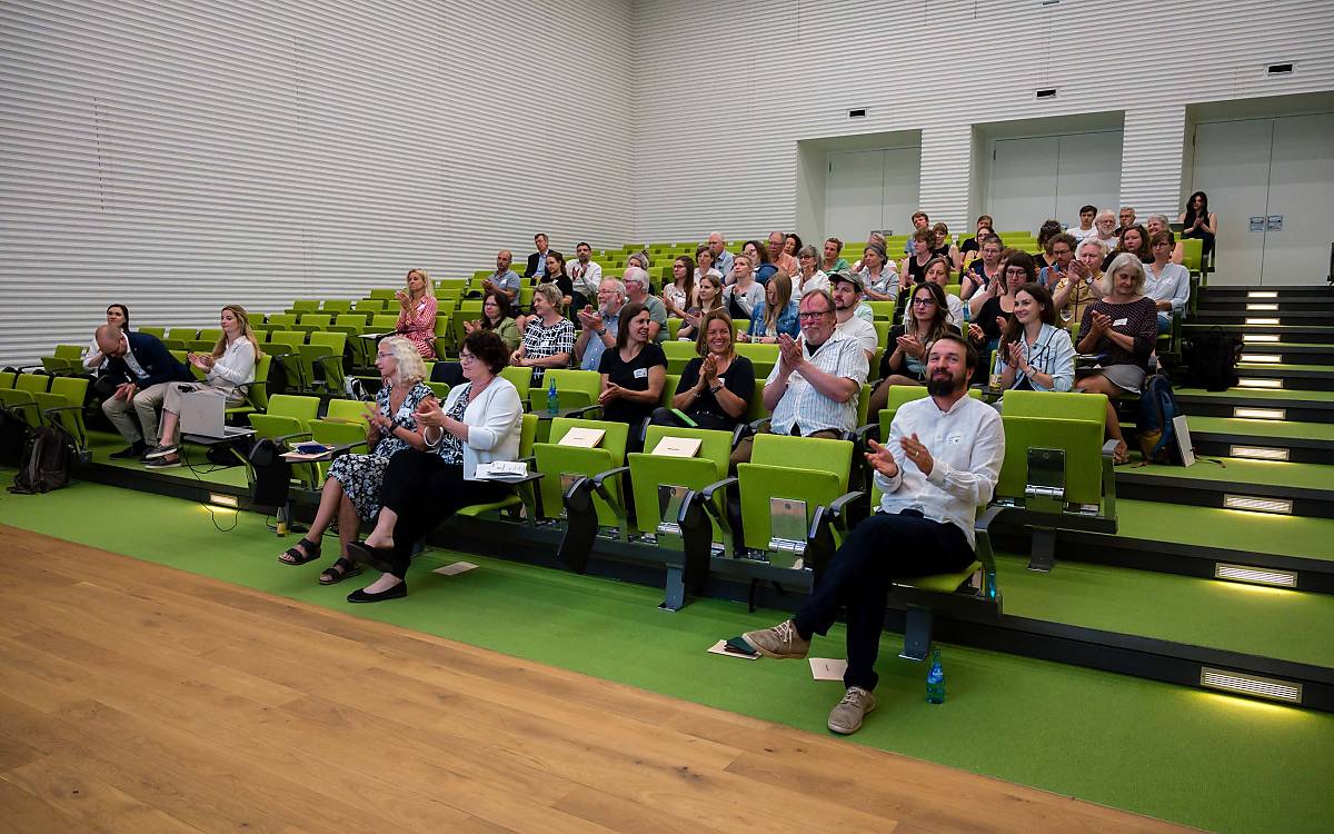 Im Grünen Hörsaal der Senckenberg Gesellschaft für Naturforschung fand die feierliche Abschlussveranstaltung statt.