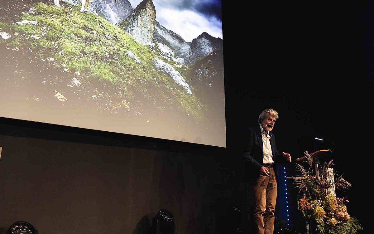 In seinem Vortrag sprach Extrembergsteiger und Naturschützer Reinhold Messner über die Herausforderungen des Artenschutzes im Lebensraum Alpen.