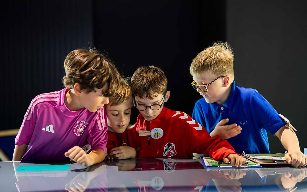 Teamarbeit: Es macht Spaß, gemeinsam an den Stationen zu knobeln.