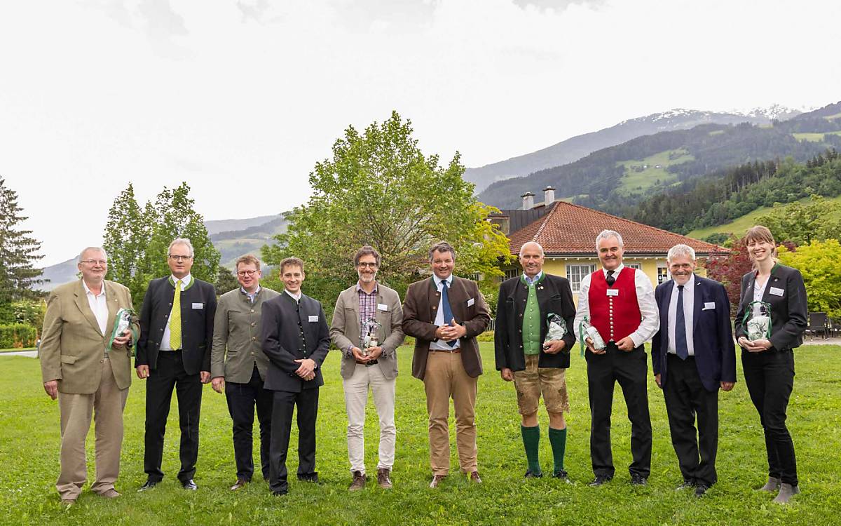Die Referenten des 11. Rotwildsymposiums in Tirol haben Ihre Vorträge für den Tagungsband zusammengefasst.