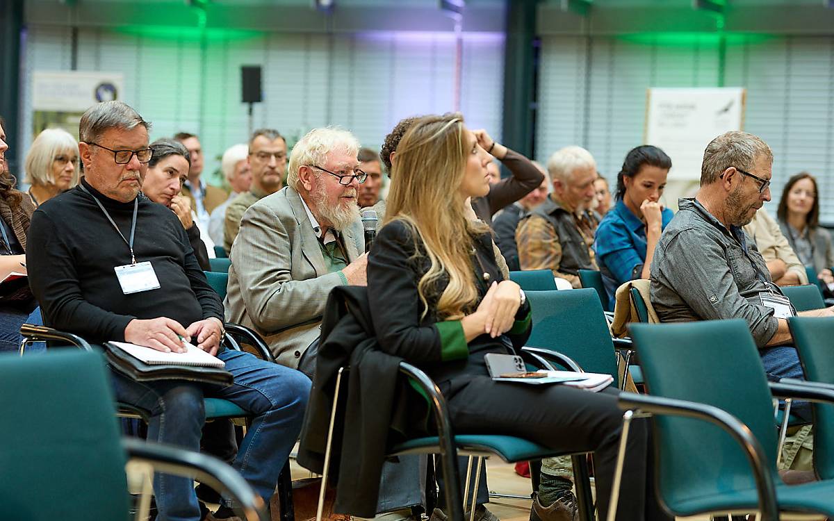 Über diesen Gast haben wir uns besonders gefreut: Der Biologe Michael Succow (2. v. li.), Gründer der nach ihm benannten Stiftung und Träger des Alternativen Nobelpreises, bereicherte die Tagung mit seiner Erfahrung.