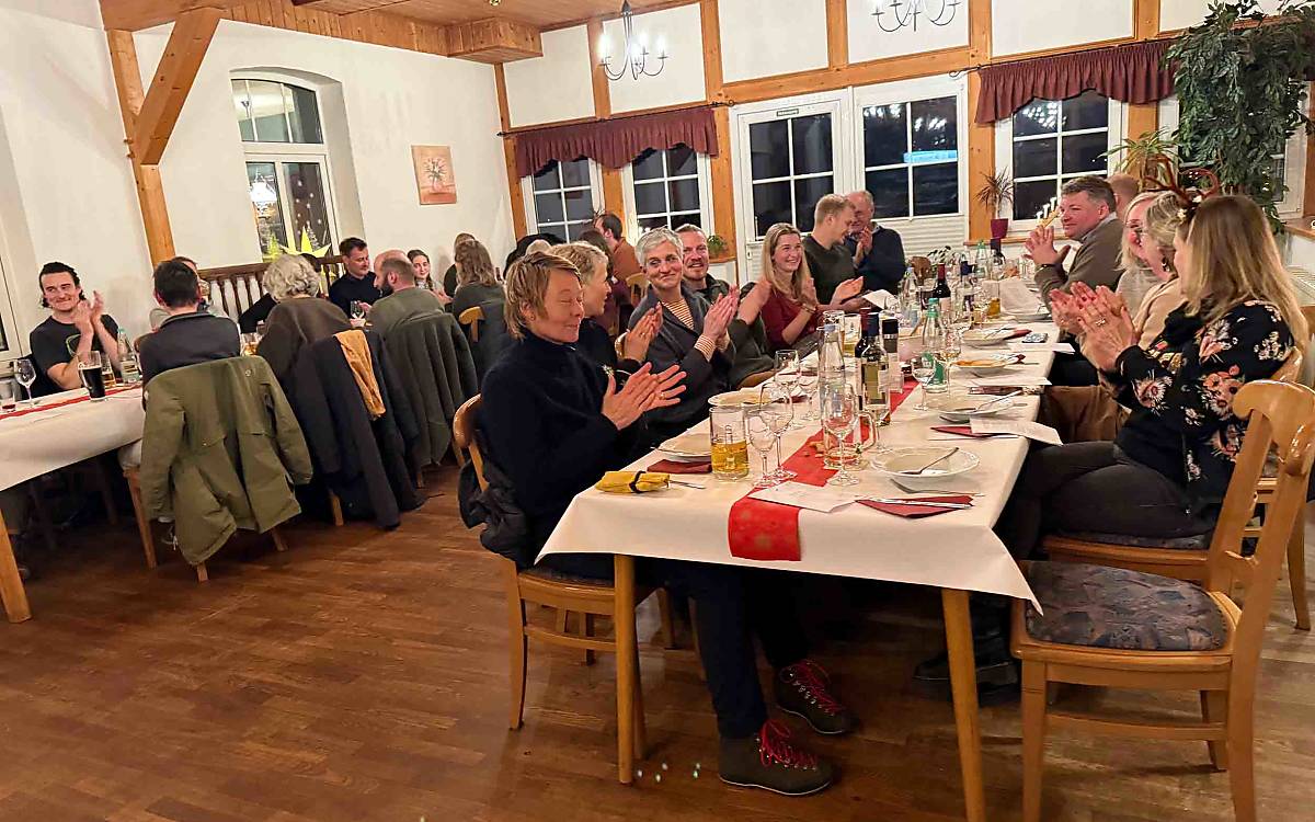 Aufwärmen nach getaner Arbeit: Beim gemütlichen Weihnachtsessen im Landgasthaus Wesseloh feierten wir ein erfolgreiches Jahr 2025.